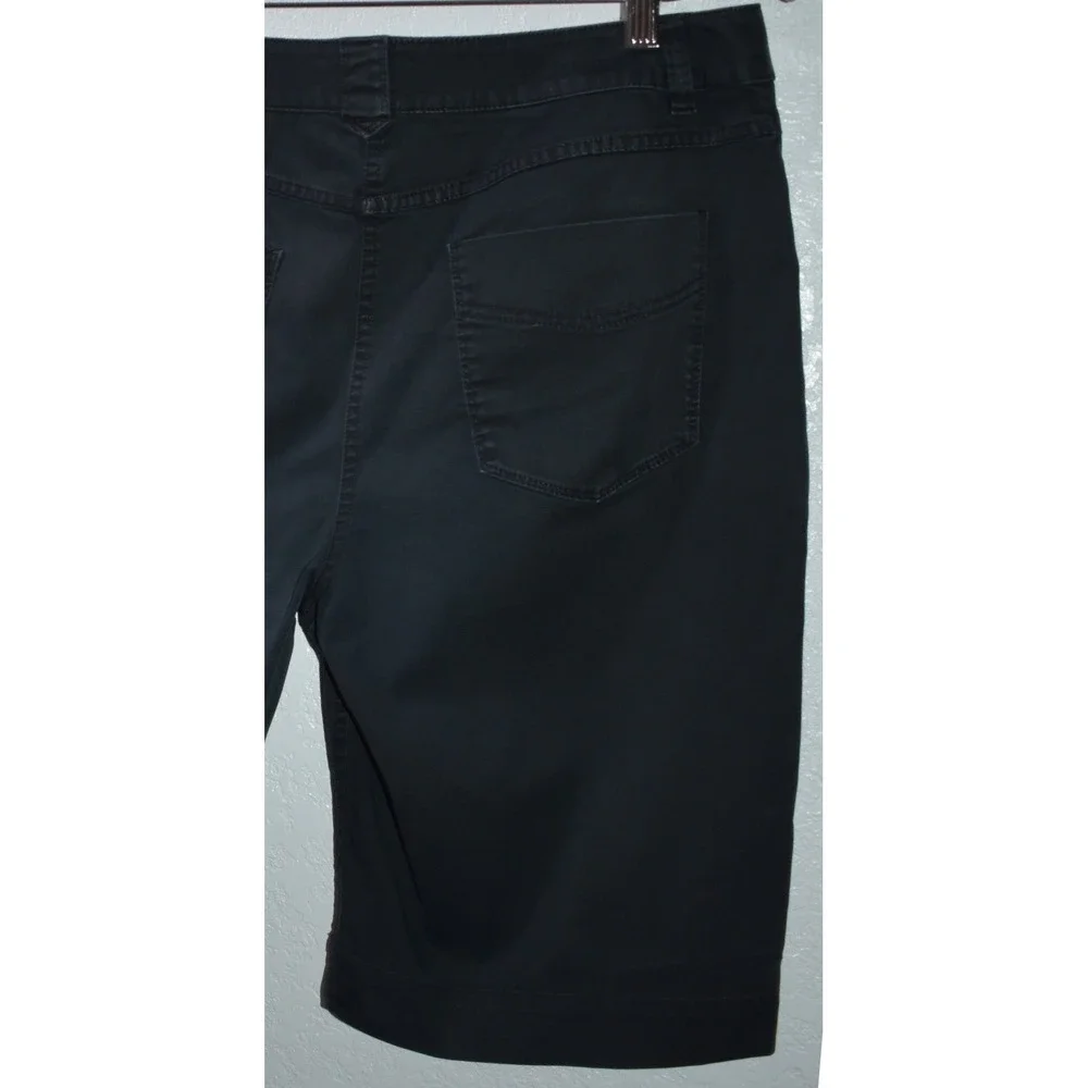 Chicos Black Bermuda Shorts Womens Size‎ 2 Short Cotton Stretch 5 Pocket Twill